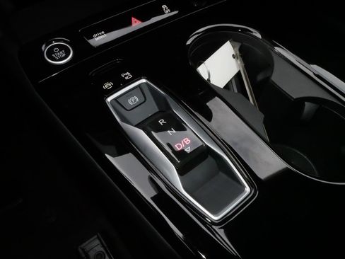 Used 2025 Audi Q6 e-tron Premium Plus w/ Premium Plus image 24