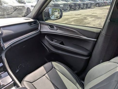 New 2026 Jeep Grand Cherokee Limited Reserve image 18