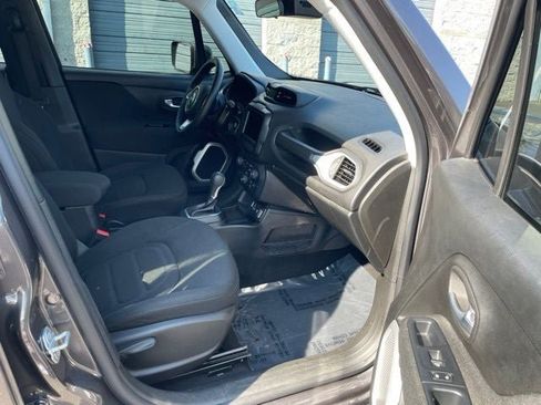 Used 2018 Jeep Renegade Latitude w/ Advanced Technology Group FWD image 13