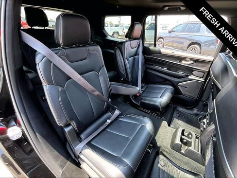 Used 2021 Jeep Grand Cherokee L Overland w/ Luxury Tech Group IV AWD/4WD image 24