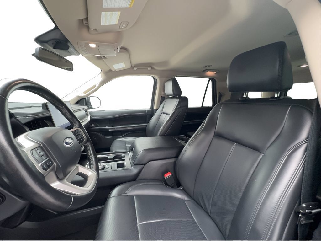 Used 2024 Ford Expedition XLT RWD image 18