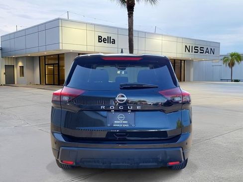 Used 2025 Nissan Rogue SV FWD image 5