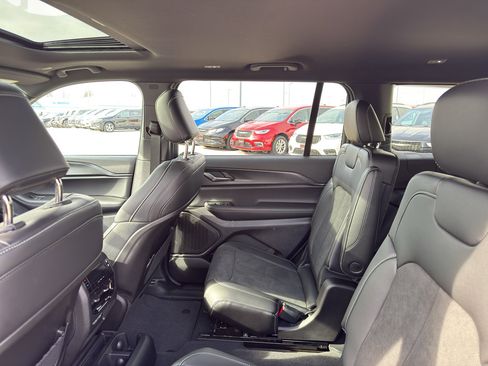 New 2025 Jeep Grand Cherokee L Altitude image 33