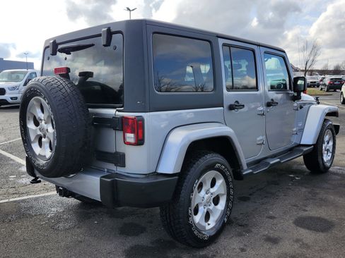 Used 2015 Jeep Wrangler Unlimited Sahara w/ Dual Top Group image 17