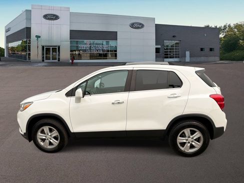 Used 2017 Chevrolet Trax LT w/ LT Convenience Package AWD/4WD image 6