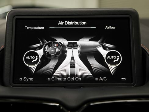 Used 2019 Aston Martin V8 Vantage Coupe RWD image 40