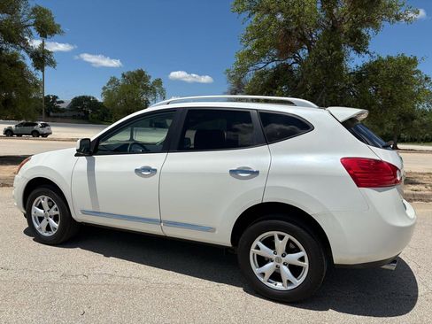 Used 2011 Nissan Rogue SV FWD image 4