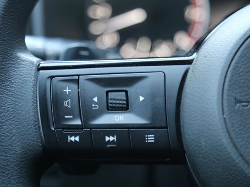 Used 2021 Nissan Rogue SV image 12