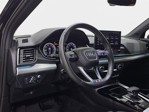 Used 2023 Audi Q5 e Prestige w/ Prestige Package image 19
