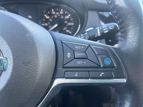 Used 2019 Nissan Rogue SV w/ Premium Package image 15