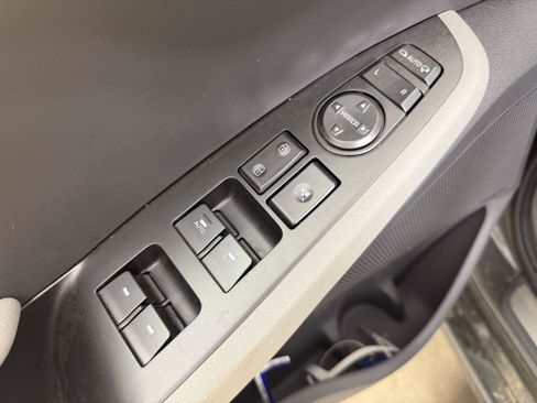 Used 2021 Hyundai Ioniq Limited FWD image 19