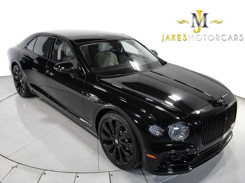 Used 2023 Bentley Flying Spur Azure image 15