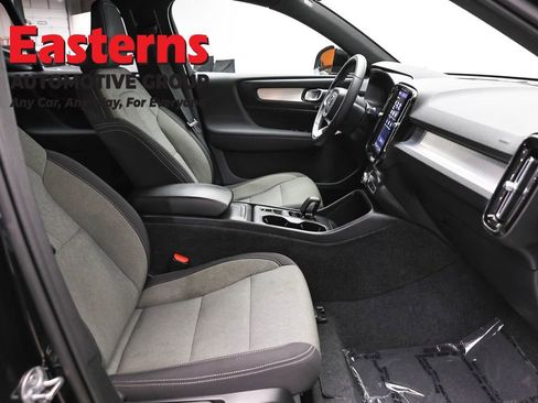 Used 2024 Volvo XC40 B5 Core AWD/4WD image 23