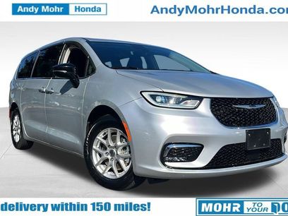 Used 2024 Chrysler Pacifica Touring-L