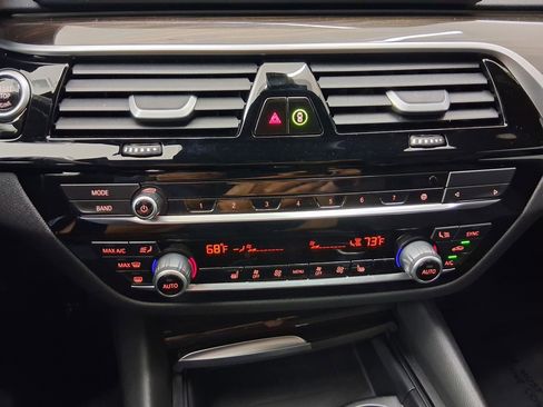 Certified 2023 BMW 530e w/ Convenience Package RWD image 30
