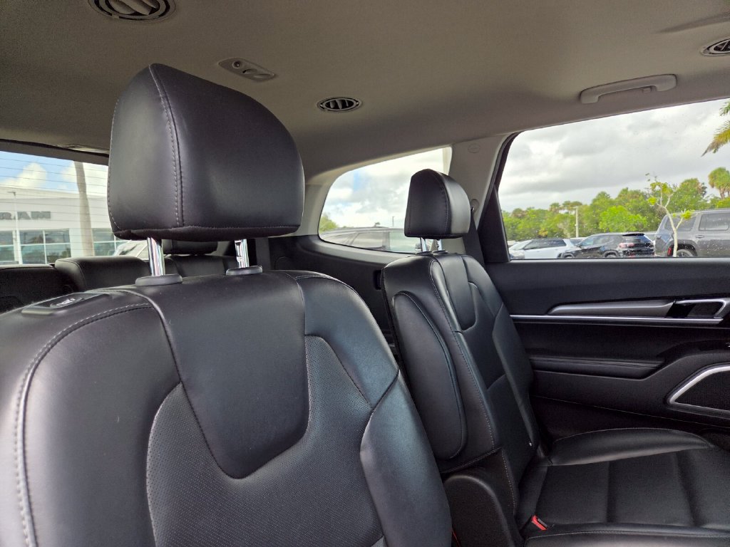 Used 2020 Kia Telluride S FWD image 19