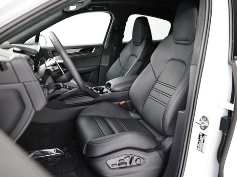 New 2026 Porsche Cayenne GTS AWD/4WD image 5