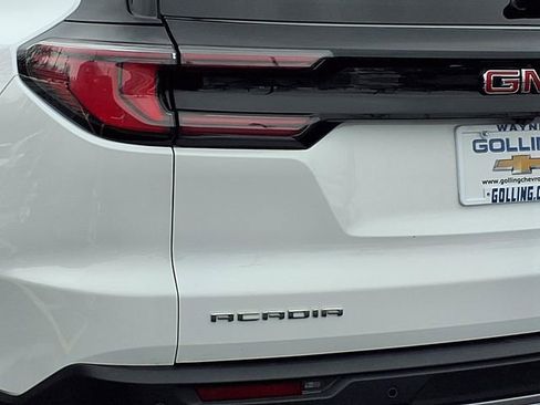 Used 2025 GMC Acadia Elevation image 25