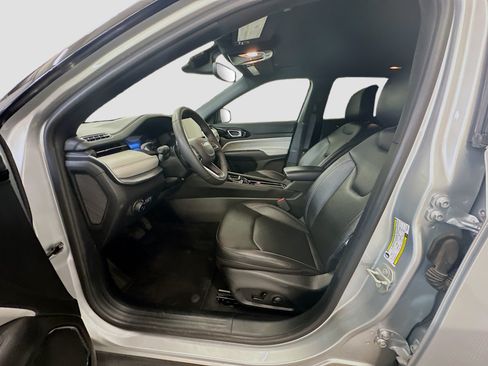 Used 2025 Jeep Compass Limited AWD/4WD image 13