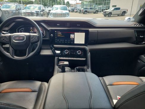 Used 2024 GMC Sierra 1500 AT4 w/ Technology Package AWD/4WD image 10