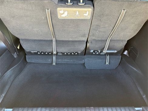 Used 2021 Chrysler Pacifica Touring w/ Uconnect Theater Family Group image 11