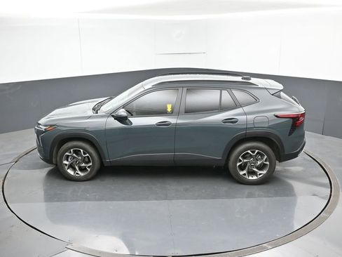 Used 2025 Chevrolet Trax LT image 45