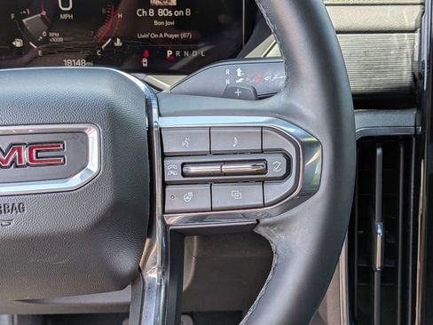 Used 2025 GMC Acadia Elevation FWD image 19