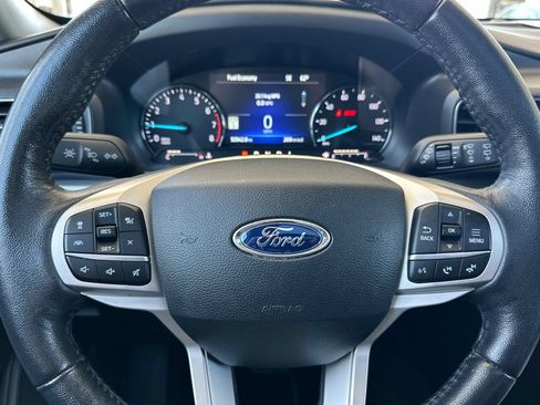 Used 2022 Ford Explorer XLT w/ Equipment Group 202A AWD/4WD image 24
