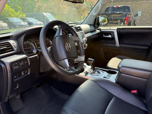 Used 2022 Toyota 4Runner TRD Sport w/ Technology Package AWD/4WD image 10