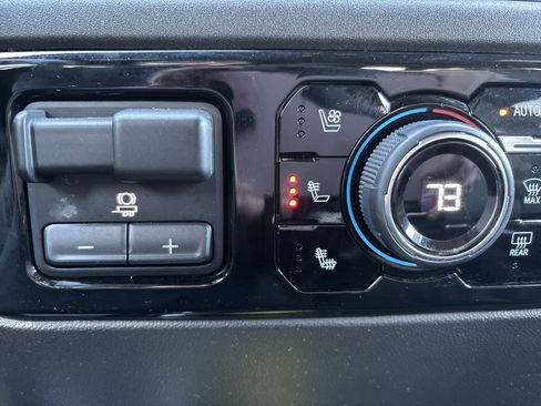 Used 2024 Chevrolet Silverado 1500 ZR2 w/ Technology Package image 28