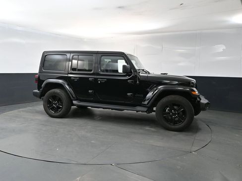 Used 2022 Jeep Wrangler Unlimited Sahara AWD/4WD image 7