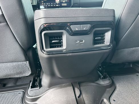 Used 2024 GMC Sierra 1500 AT4 w/ AT4 Premium Package AWD/4WD image 23