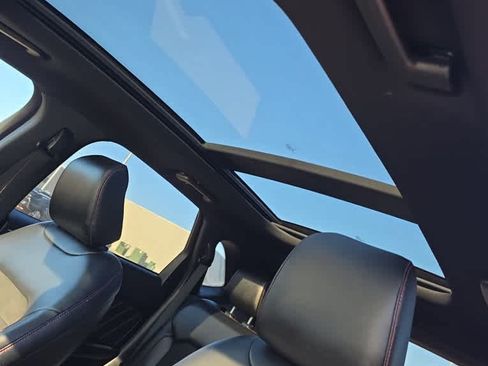 Used 2024 Ford Edge ST-Line w/ Class II Trailer Tow Package image 8