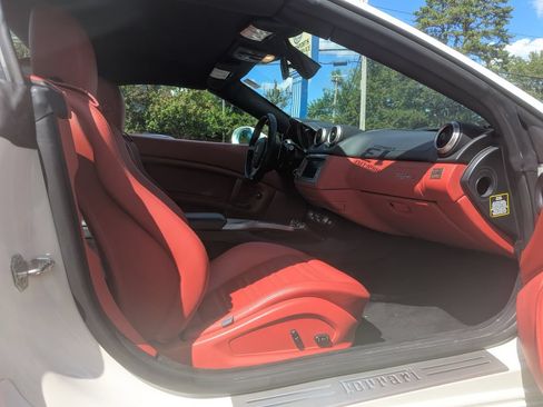 Used 2013 Ferrari California RWD image 31