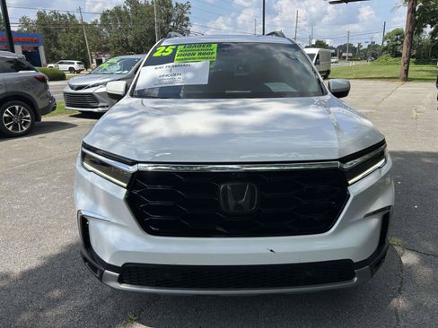 Used 2025 Honda Pilot Elite image 12