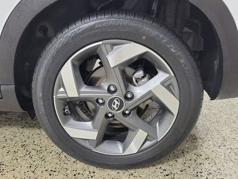 Used 2024 Hyundai Venue SEL FWD image 8
