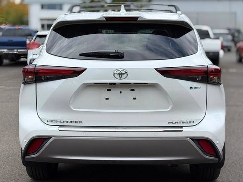 Used 2026 Toyota Highlander Platinum AWD/4WD image 4