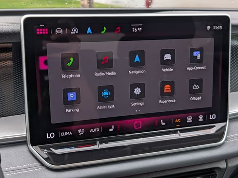 Used 2025 Volkswagen Tiguan SE w/ Panoramic Sunroof Package AWD/4WD image 22