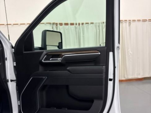 Used 2025 Chevrolet Silverado 2500 LT w/ Convenience Package AWD/4WD image 24