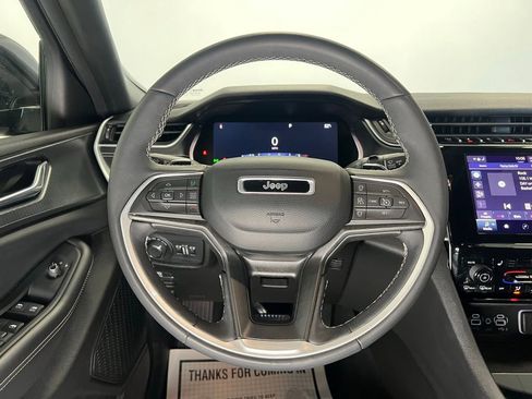 Used 2024 Jeep Grand Cherokee Altitude image 13