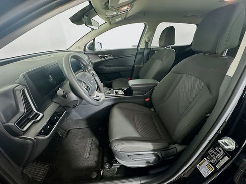 Used 2025 Kia Sportage LX FWD image 13