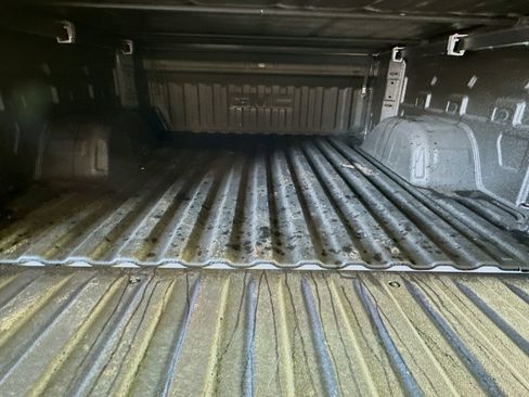 Used 2025 GMC Sierra 1500 Elevation image 27