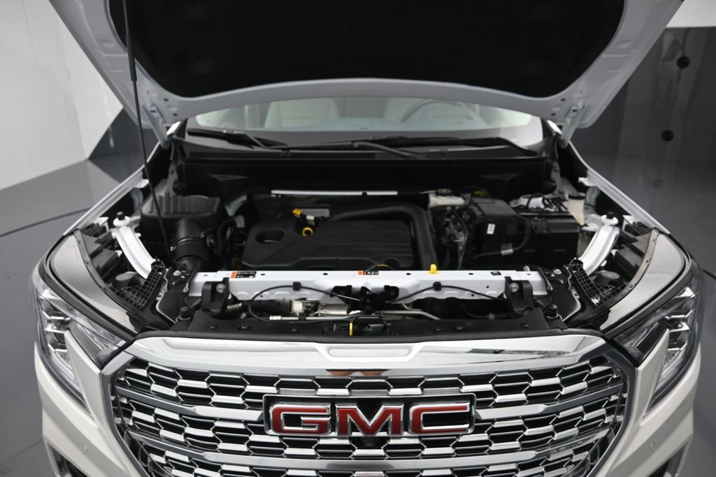 Used 2024 GMC Terrain Denali w/ Denali Premium Package AWD/4WD image 29