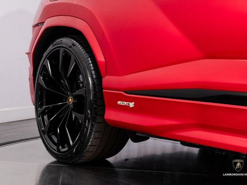 Used 2024 Lamborghini Urus S image 3