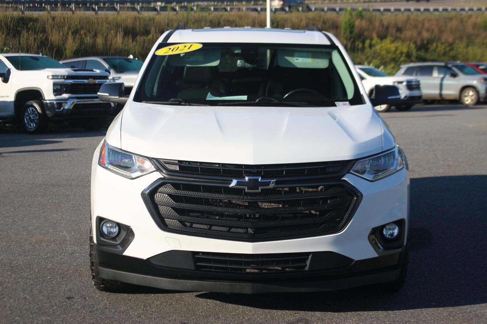 Used 2021 Chevrolet Traverse Premier w/ Redline Edition FWD image 2