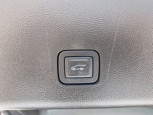 Used 2018 Chevrolet Traverse LT FWD image 27