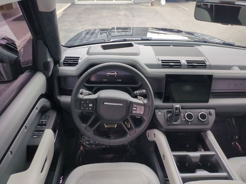 Used 2025 Land Rover Defender 110 V8 AWD/4WD image 27