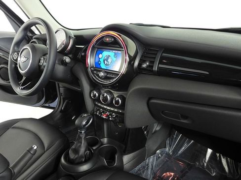 Used 2019 MINI Cooper 4-Door Hardtop image 13