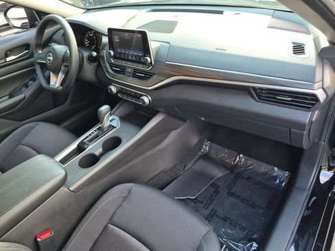 Used 2025 Nissan Altima 2.5 SV FWD image 32