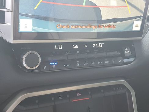 Used 2025 Toyota Tundra Limited AWD/4WD image 28